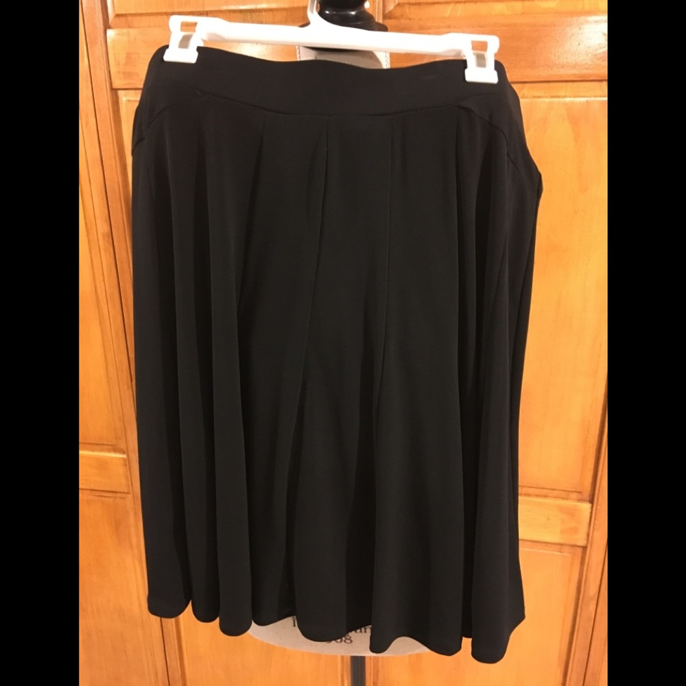 Skirt, poly /spandex. 22.5”